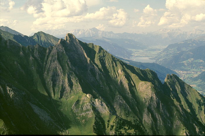 Luftbild Gro&szlig;glocknerstra&szlig;e m. Blick auf Zell am See